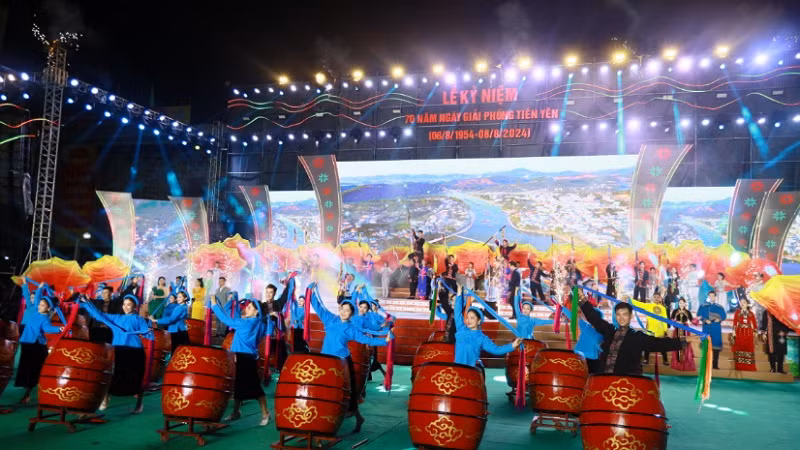 Chương trình nghệ thuật tại Lễ kỷ niệm 70 năm Ngày Giải phóng Tiên Yên.
