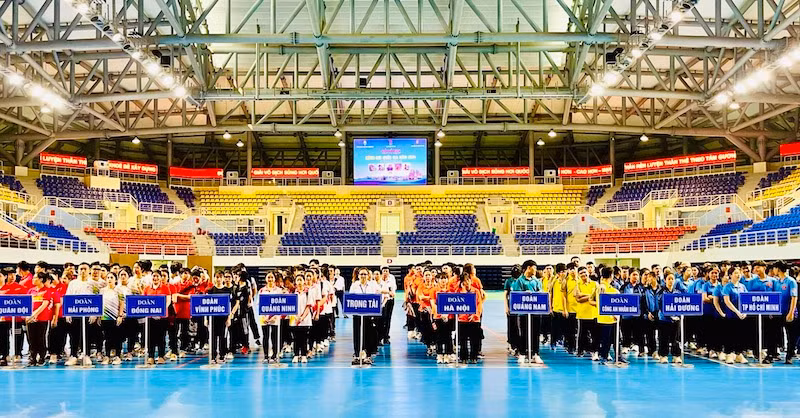 Các đoàn và vận động viên tham dự Lễ khai mạc.