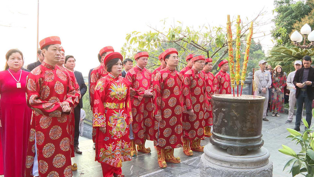 Lễ dâng hương Đức Ông Hưng Nhượng Đại Vương Trần Quốc Tảng tại Đền Cửa Ông.