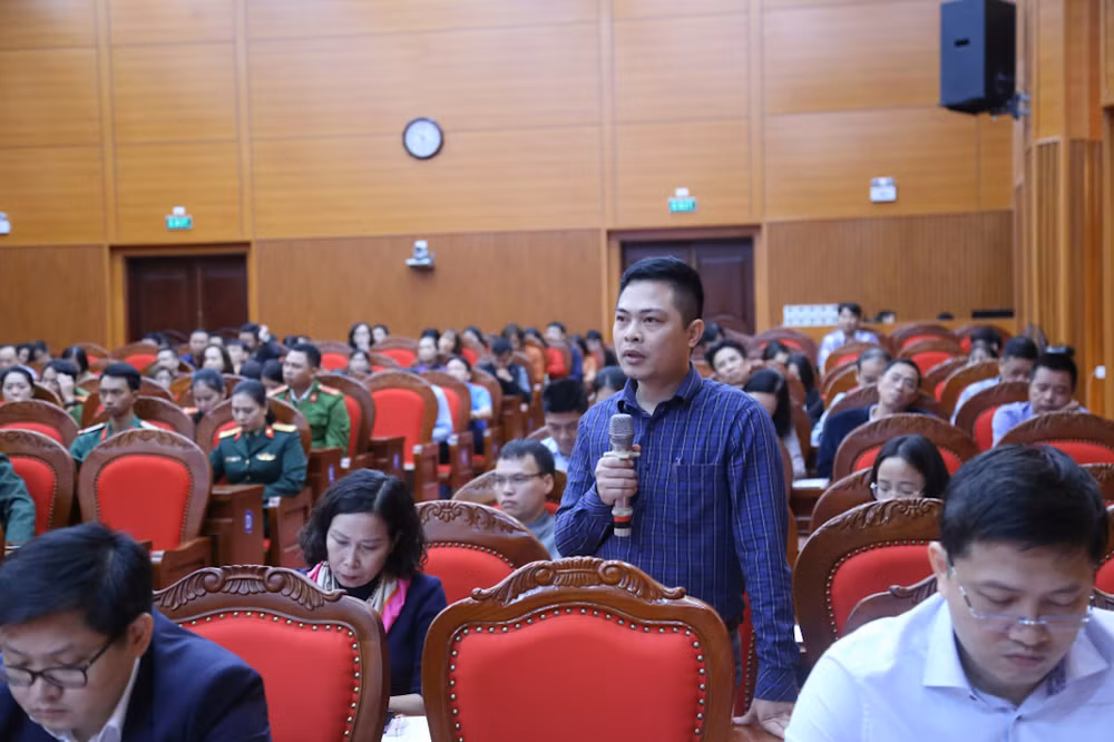 Cử tri thành phố Hạ Long kiến nghị, đề xuất các vấn đề quan tâm đến Đoàn Đại biểu Quốc hội tỉnh Quảng Ninh.