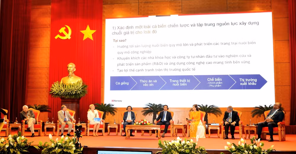 Các diễn giả trong nước và quốc tế chia sẻ những kinh nghiệm tại phiên tọa đàm.