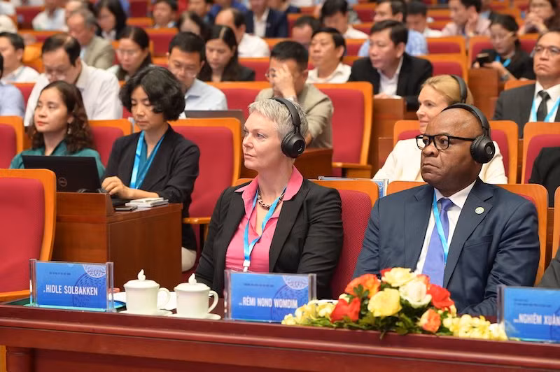 Đại biểu Quốc tế tham dự hội nghị.