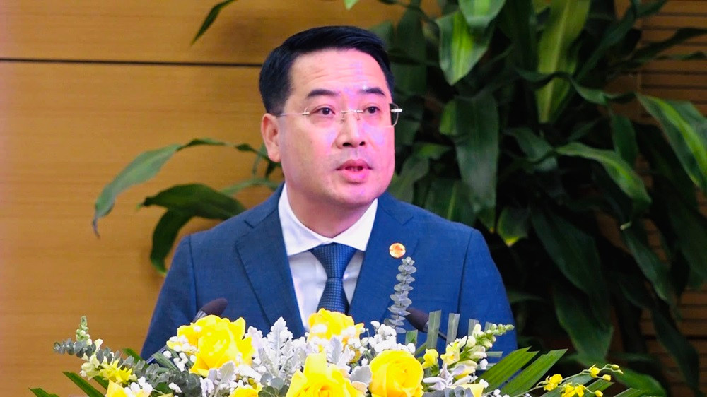 Đồng chí Nguyễn Tuấn Anh phát biểu nhận nhiệm vụ Chủ tịch Ủy ban nhân dân tỉnh Yên bái. (Ảnh: THANH SƠN)