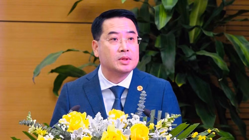 Đồng chí Nguyễn Tuấn Anh phát biểu nhận nhiệm vụ Chủ tịch Ủy ban nhân dân tỉnh Yên bái. (Ảnh: THANH SƠN)