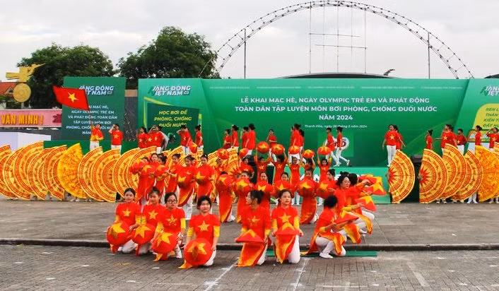 Một tiết mục văn nghệ do thiếu nhi Thanh Hóa thể hiện.