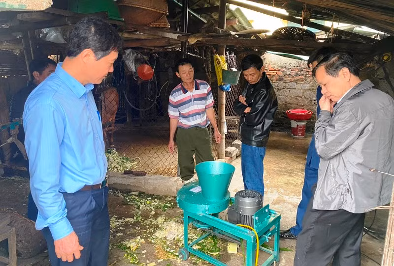 Máy băm rác hữu cơ trang cấp cho nông hộ ở xã Quảng Định, huyện Quảng Xương.