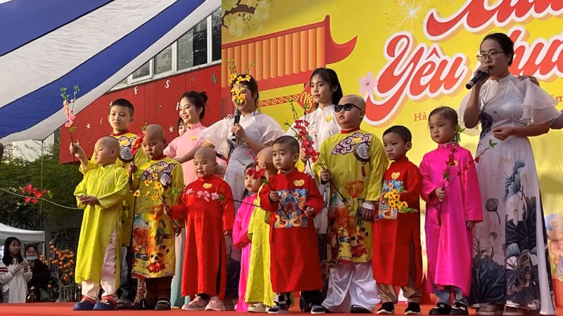 Phần trình diễn ca khúc "Giấc mơ của mẹ" gây ấn tượng với các khán giả.