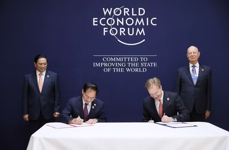 Quang cảnh lễ ký kết Biên bản ghi nhớ hợp tác (MOU) Việt Nam-WEF giai đoạn 2023-2026.