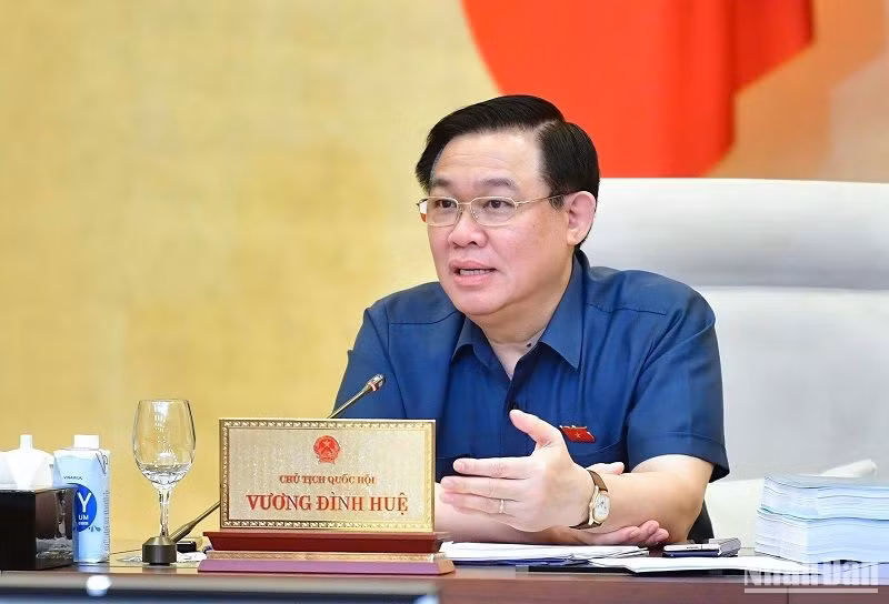 Chủ tịch Quốc hội Vương Đình Huệ góp ý kiến vào dự án Luật Đất đai (sửa đổi) trong phiên họp chiều 11/5. (Ảnh: DUY LINH)