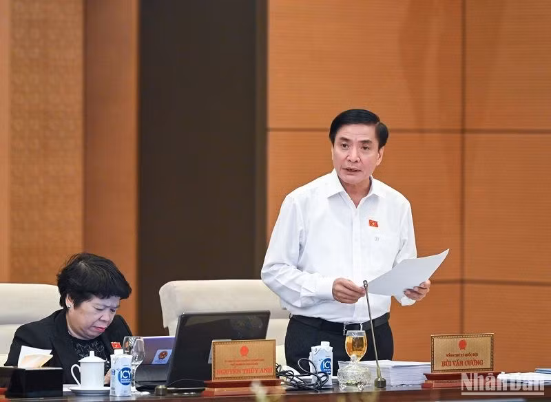 Tổng Thư ký Quốc hội Bùi Văn Cường cho ý kiến vào dự thảo Luật Thủ đô (sửa đổi). (Ảnh: DUY LINH)