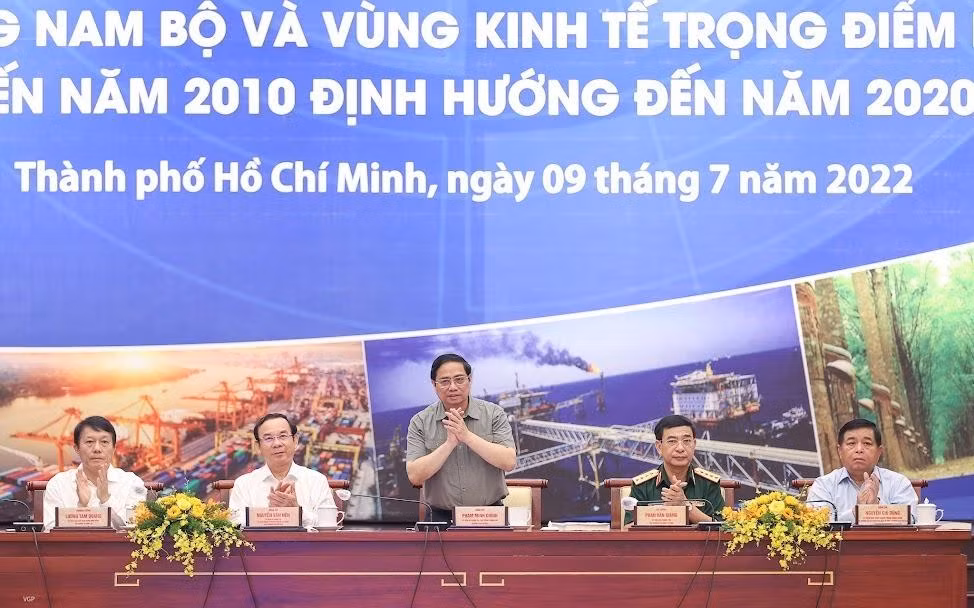 Thủ tướng Phạm Minh Chính chủ trì hội nghị tổng kết 15 năm thực hiện Nghị quyết số 53-NQ/TW và Kết luận số 27-KL/TW của Bộ Chính trị. (Ảnh: NHẬT BẮC)