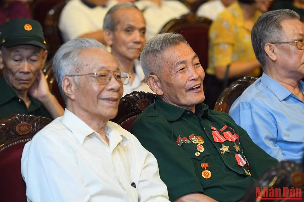 Chương trình có sự tham dự của các bậc lão thành cách mạng, người có công từ một số địa phương trên cả nước. (Ảnh: THÀNH ĐẠT)