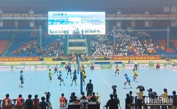 Trận chung kết bóng chuyền nữ tranh Cúp Bông lúa vàng Geleximco năm 2022 giữa hai đội Geleximco Thái Bình và VTV Bình Điền Long An.