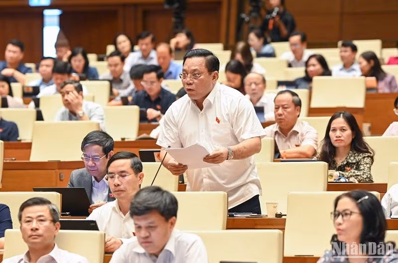 Đại biểu Nguyễn Hải Trung cho ý kiến vào dự thảo Luật Các tổ chức tín dụng (sửa đổi). (Ảnh: DUY LINH)