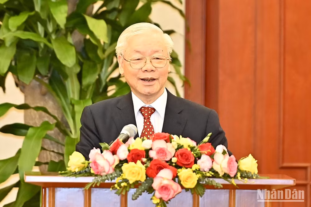 Tổng Bí thư Nguyễn Phú Trọng nói chuyện thân mật với các đại biểu dự Hội nghị biểu dương Chủ tịch Mặt trận Tổ quốc cấp xã và Trưởng ban Công tác Mặt trận tiêu biểu toàn quốc. (Ảnh: ĐĂNG KHOA)