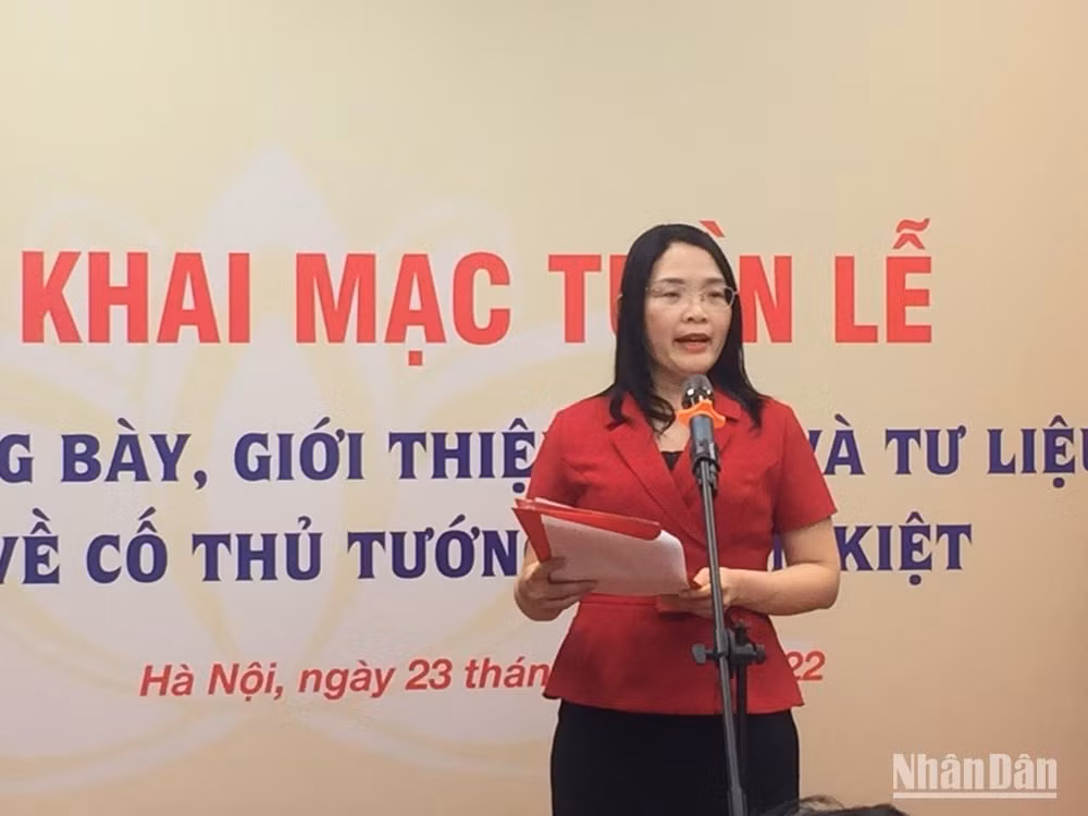 Phó Giám đốc - Phó Tổng Biên tập Nhà xuất bản Chính trị quốc gia Sự thật Nguyễn Hoài Anh phát biểu tại sự kiện khai mạc Tuần lễ. (Ảnh: VĂN TOẢN)