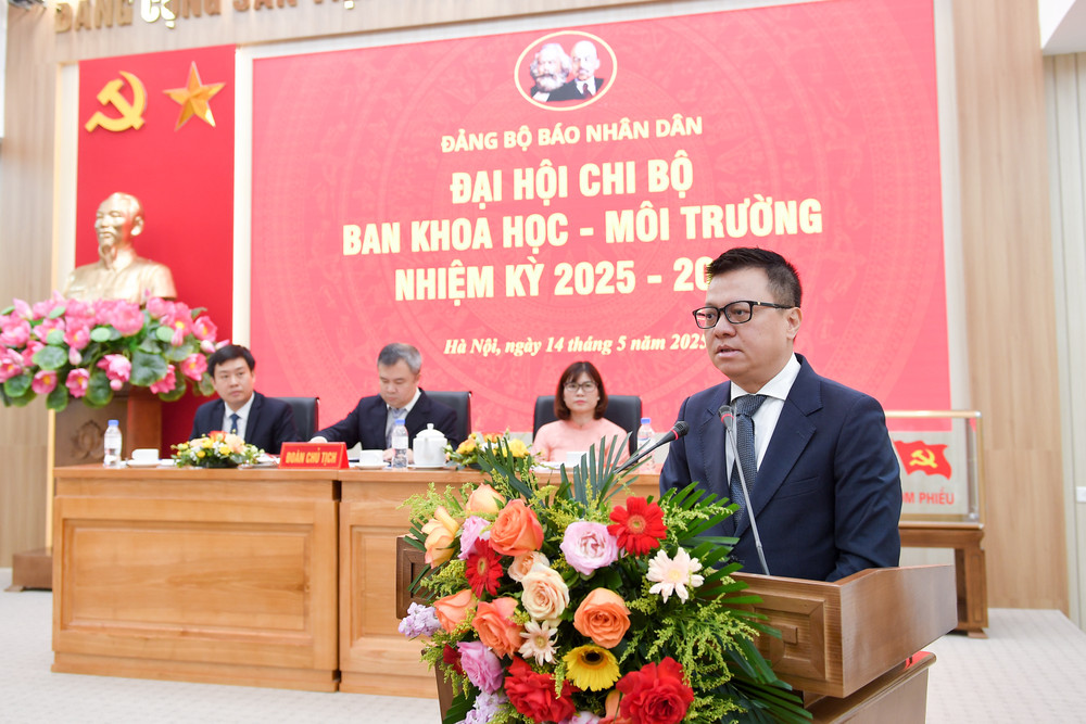 Đồng chí Lê Quốc Minh, Tổng Biên tập, Bí thư Đảng ủy Báo Nhân Dân phát biểu chỉ đạo Đại hội. (Ảnh: THẾ ĐẠI) Đồng chí Lê Quốc Minh, Tổng Biên tập, Bí thư Đảng ủy Báo Nhân Dân phát biểu chỉ đạo Đại hội. (Ảnh: THẾ ĐẠI)