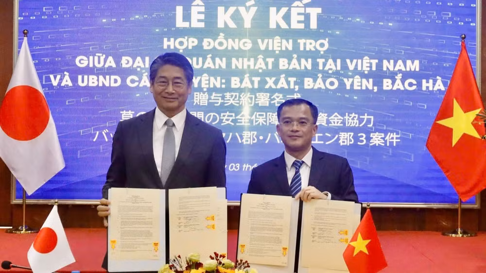 Ký kết hợp đồng viện trợ giữa Đại sứ quán Nhật Bản tại Việt Nam và UBND các huyện: Bát Xát, Bảo Yên, Bắc Hà (tỉnh Lào Cai).