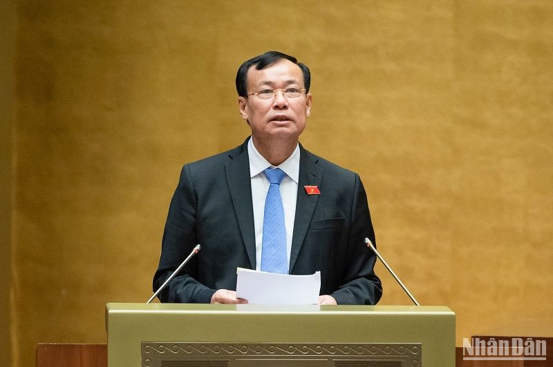 Chủ nhiệm Ủy ban Quốc phòng và An ninh Lê Tấn Tới báo cáo giải trình, tiếp thu, chỉnh lý một số nội dung lớn của dự án Luật Căn cước công dân (sửa đổi). (Ảnh: DUY LINH)