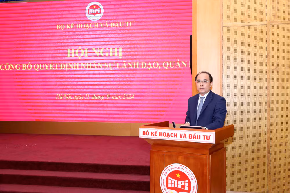 Ông Bùi Anh Tuấn, tân Cục trưởng Cục Phát triển doanh nghiệp đại diện các cán bộ được điều động, bổ nhiệm phát biểu ý kiến. (Ảnh: ĐỨC TRUNG)