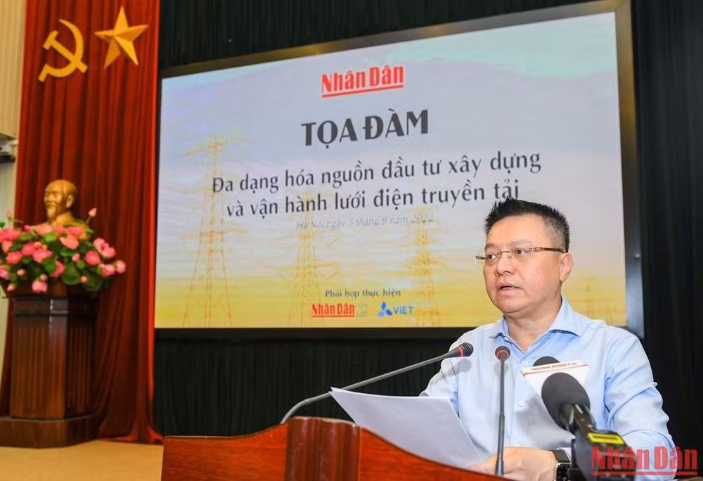 Đồng chí Lê Quốc Minh, Ủy viên Trung ương Đảng, Tổng Biên tập Báo Nhân Dân phát biểu khai mạc tọa đàm. (Ảnh: THÀNH ĐẠT)