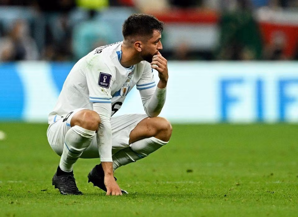 Tiền vệ Rodrigo Bentancur của Uruguay thất vọng sau trận thua trước Bồ Đào Nha. (Ảnh: Reuters)