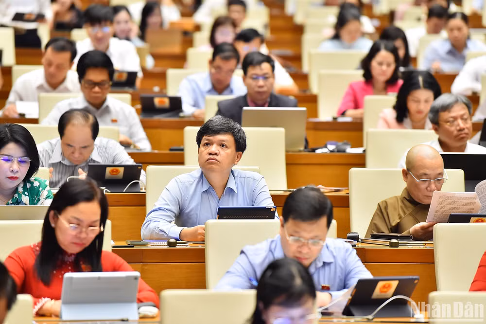 Đại biểu Quốc hội dự phiên thảo luận ở hội trường về kết quả thực hiện kế hoạch phát triển kinh tế-xã hội và ngân sách nhà nước sáng 29/5. (Ảnh: THỦY NGUYÊN)