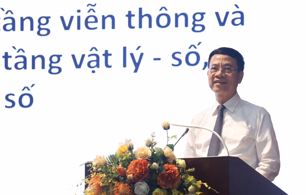 Bộ trưởng Thông tin và Truyền thông Nguyễn Mạnh Hùng phát biểu tại hội nghị.
