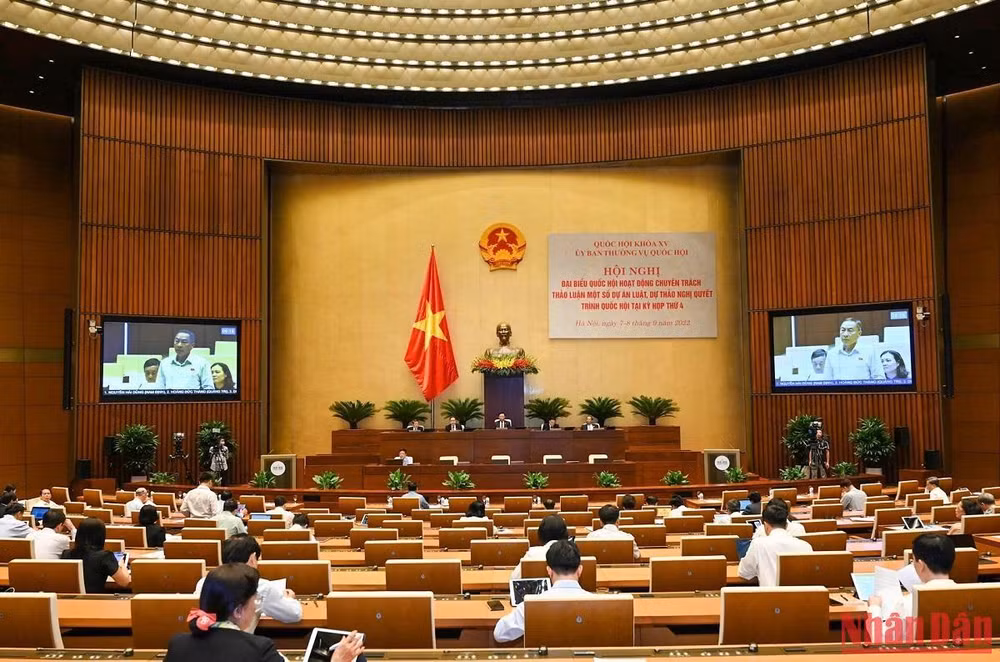 Quang cảnh hội nghị đại biểu Quốc hội hoạt động chuyên trách thảo luận dự án Luật Thực hiện dân chủ ở cơ sở. (Ảnh: DUY LINH)