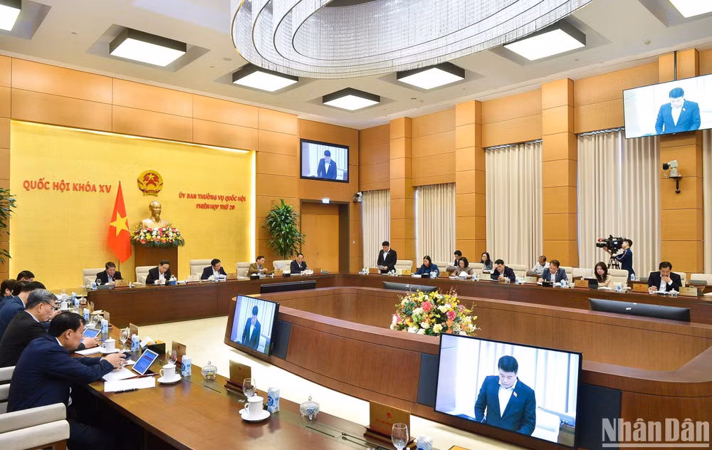 Quang cảnh phiên họp. (Ảnh: DUY LINH)