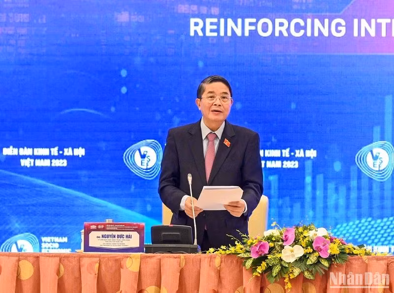 Phó Chủ tịch Quốc hội Nguyễn Đức Hải điều hành Phiên toàn thể. (Ảnh: DUY LINH)