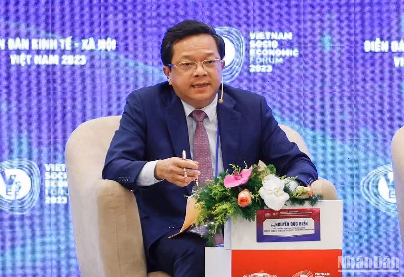 Phó Trưởng Ban Kinh tế Trung ương Nguyễn Đức Hiển điều hành phiên thảo luận. (Ảnh: DUY LINH)