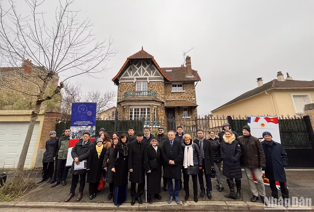 Ngôi nhà ở số 11, phố Darthé tại thành phố Choisy-le-Roi là nơi diễn ra đàm phán bí mật giữa Cố vấn đặc biệt Lê Đức Thọ và Cố vấn an ninh quốc gia Henry Kissinger.