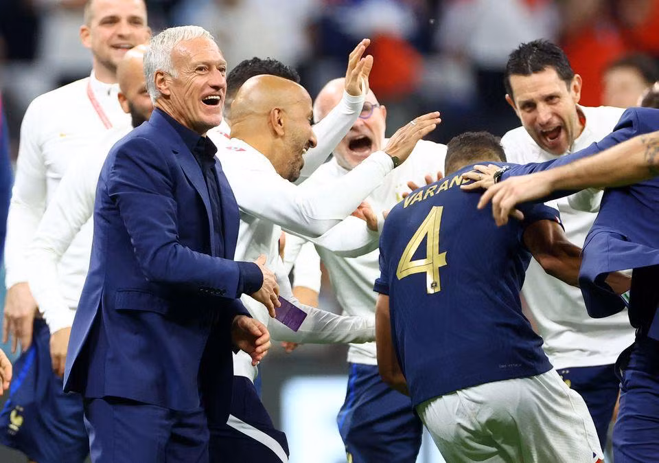 Với chiến thắng trước "Tam sư", đội bóng của huấn luyện viên Didier Deschamps đã tiến gần thêm 1 bước tới mục tiêu bảo vệ thành công danh hiệu vô địch World Cup. (Ảnh: Reuters)