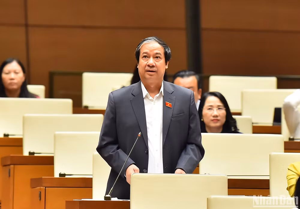 Bộ trưởng Giáo dục và Đào tạo Nguyễn Kim Sơn đã tham gia giải trình, làm rõ một số vấn đề đại biểu Quốc hội nêu. (Ảnh: THỦY NGUYÊN)