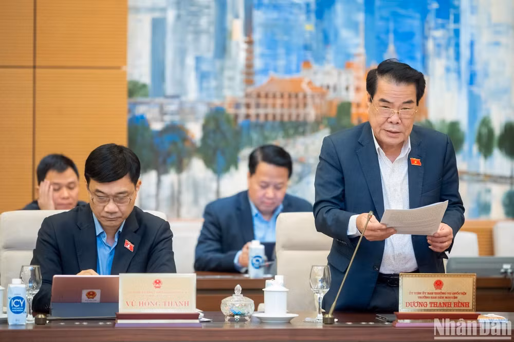 Trưởng Ban Dân nguyện thuộc Ủy ban Thường vụ Quốc hội Dương Thanh Bình trình bày báo cáo công tác dân nguyện của Quốc hội tháng 3/2023. (Ảnh: DUY LINH)