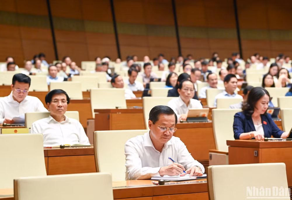 Phó Thủ tướng Lê Minh Khái và các đại biểu dự phiên họp. (Ảnh: DUY LINH) Phó Thủ tướng Lê Minh Khái và các đại biểu dự phiên họp. (Ảnh: DUY LINH)