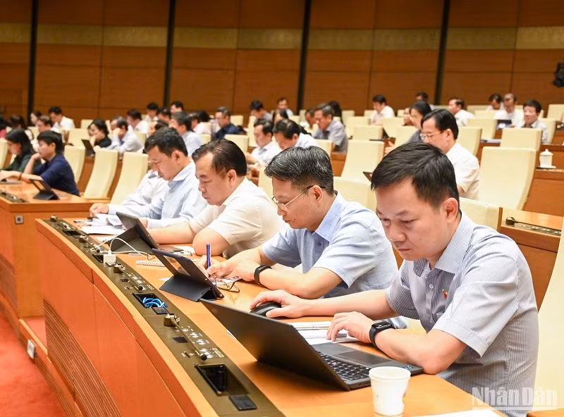 Các đại biểu Quốc hội dự phiên thảo luận chiều 10/6. (Ảnh: DUY LINH)