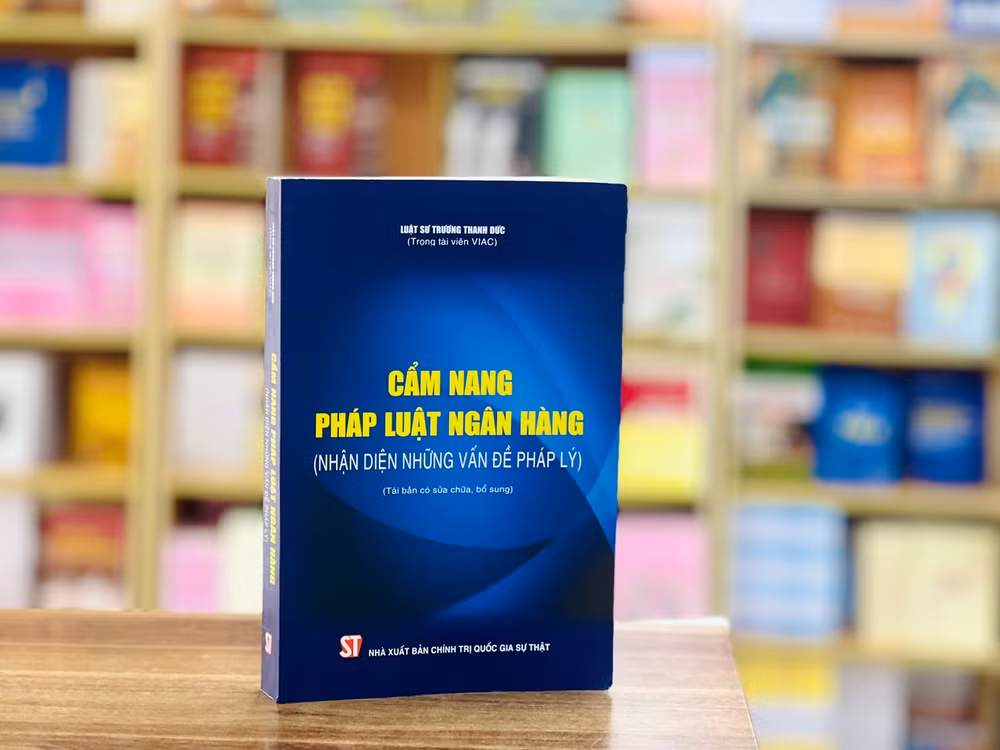 Cuốn sách “Cẩm nang pháp luật ngân hàng (Nhận diện những vấn đề pháp lý)” vừa được Nhà xuất bản Chính trị quốc gia Sự thật ấn hành.