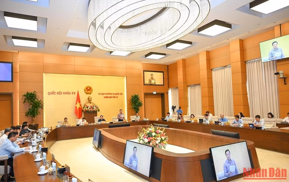 Quang cảnh phiên họp Ủy ban Thường vụ Quốc hội sáng 15/9. (Ảnh: DUY LINH)