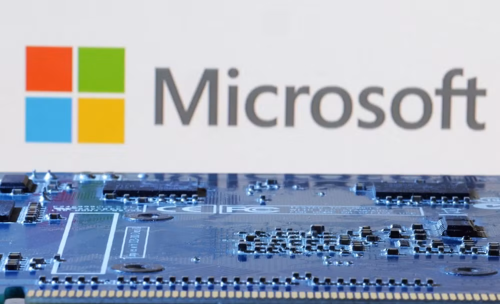 Khoản đầu tư của Microsoft bao gồm việc hỗ trợ đào tạo kỹ năng liên quan đến AI và thành lập một phòng thí nghiệm mới của Microsoft Research Asia ở Tokyo. (Ảnh: Reuters)