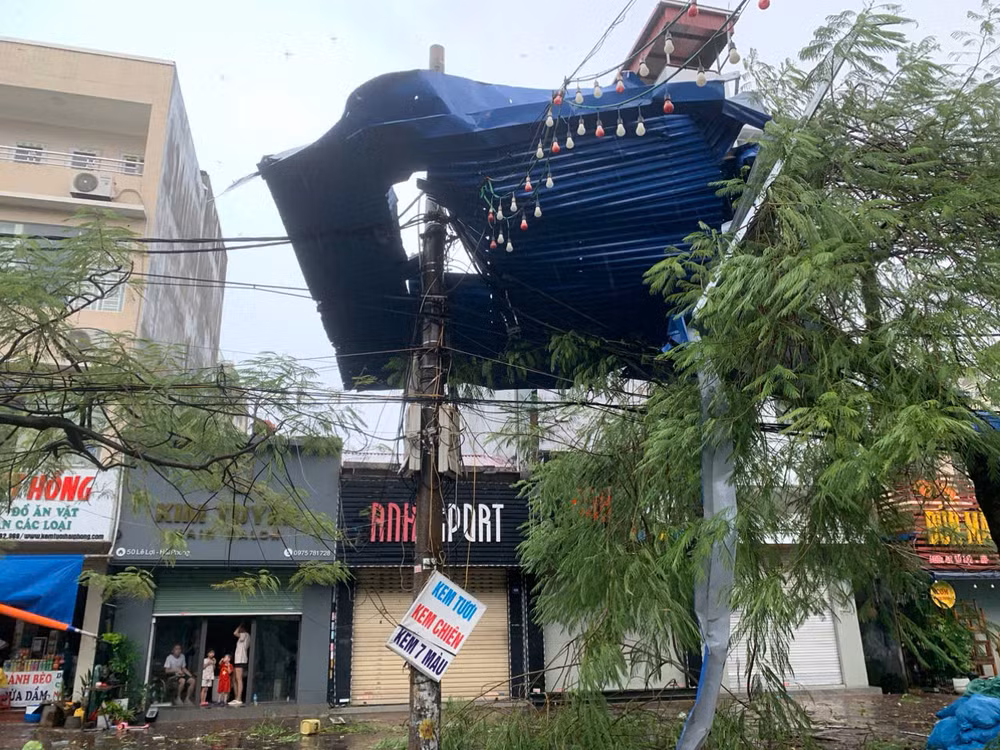 [Live] Bão số 3 di chuyển về phía Tây Bắc Bộ và suy yếu thành áp thấp nhiệt đới ảnh 173