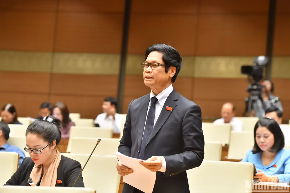 Đại biểu Vũ Tiến Lộc (đoàn Hà Nội) phát biểu ý kiến. (Ảnh: ĐĂNG KHOA)