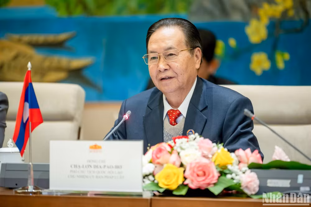 Phó Chủ tịch Quốc hội Lào Chaleun Yiapaoher phát biểu tại buổi hội kiến. (Ảnh: DUY LINH)