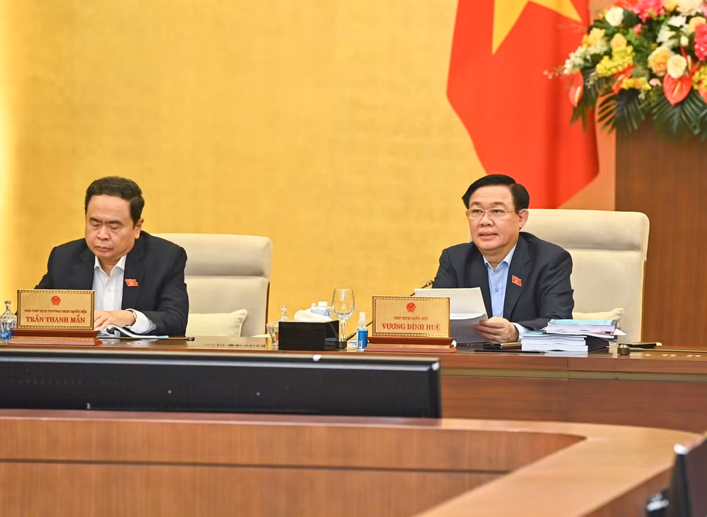 Chủ tịch Quốc hội Vương Đình Huệ phát biểu bế mạc phiên họp. (Ảnh: DUY LINH)