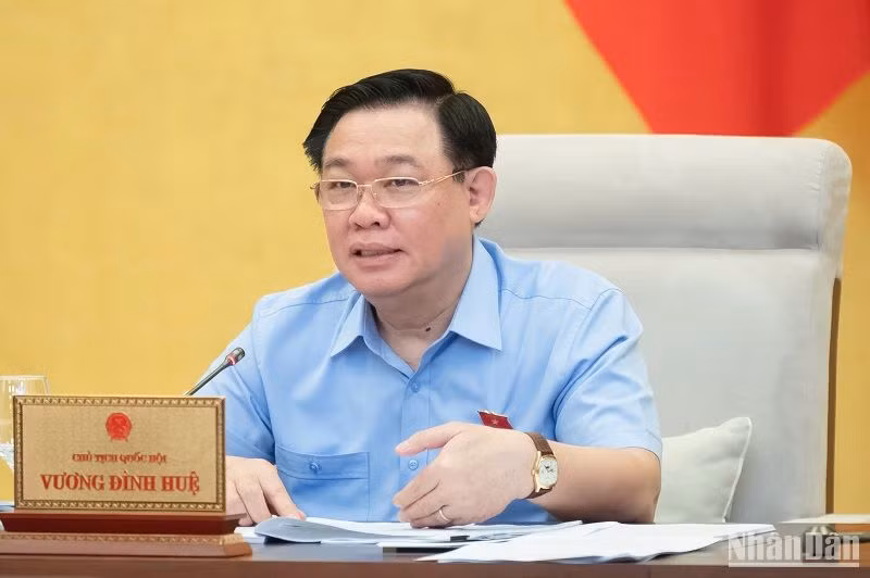 Chủ tịch Quốc hội Vương Đình Huệ phát biểu tại phiên họp. (Ảnh: DUY LINH)