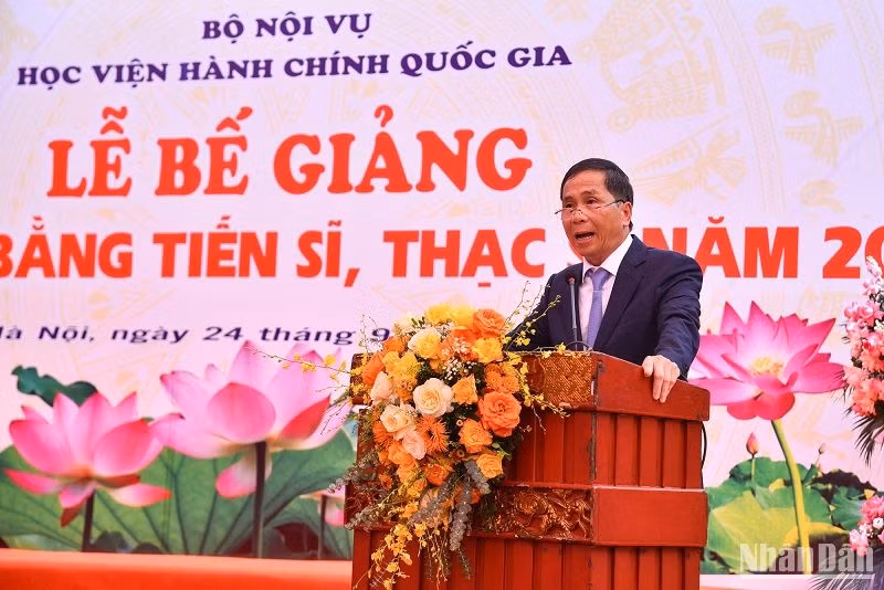 Thứ trưởng Nội vụ Triệu Văn Cường phát biểu ý kiến tại buổi lễ. (Ảnh: NHẬT QUANG)
