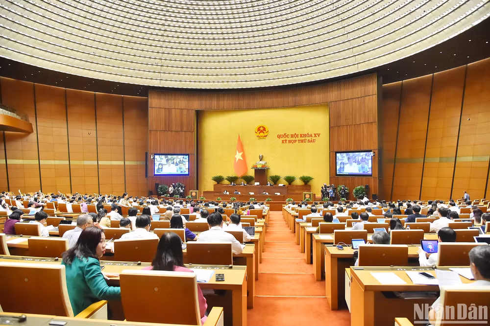 Quang cảnh phiên thảo luận ở hội trường sáng 9/11. (Ảnh: THỦY NGUYÊN)