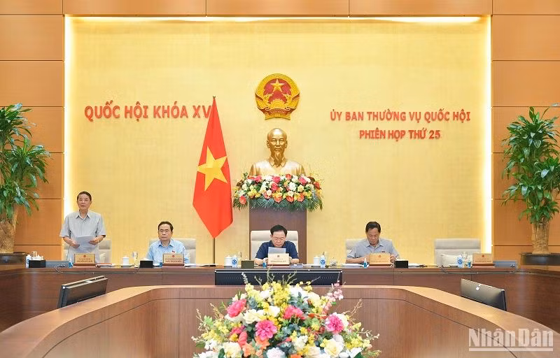 Phó Chủ tịch Quốc hội Nguyễn Đức Hải phát biểu bế mạc Phiên họp thứ 25 của Ủy ban Thường vụ Quốc hội. (Ảnh: DUY LINH)