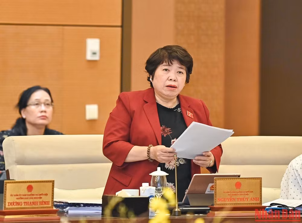 Chủ nhiệm Ủy ban Xã hội của Quốc hội Nguyễn Thúy Anh phát biểu ý kiến tại phiên họp.